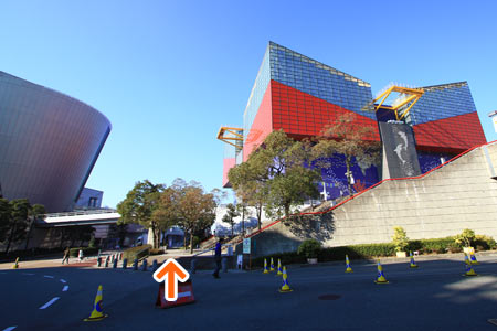 海遊館横の道を進みます