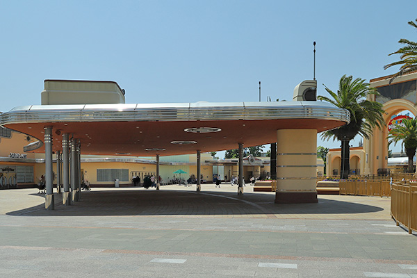 三本の箒レストラン外観